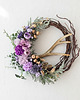 wianki bożonarodzeniowe Zimowy wieniec - fioletowe kwiaty i róg  (26cm)