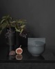 świeczniki i świece Basalt Black - pojemnik z czarnej porcelany