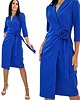 sukienki midi damskie Elegancka chabrowa   Kopertowa sukienka z różą 34-50