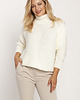 swetry damskie  Obszerny sweter z golfem - SWE246 ecru