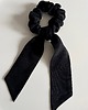 gumki do włosów Jedwabna scrunchie Black Silk z odwiązywaną szarfą