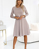 sukienki midi damskie 567-1 Wygodna trapezowa sukienka z długim rękawkiem - BEŻOWA