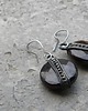 kolczyki wire wrapping Fasetowany granat z guzikami  - kolczyki