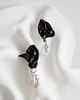 kolczyki - inne Kolczyki FAŁDY czarne z naturalną perłą
