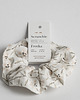 gumki do włosów Lniana gumka do włosów (scrunchie) ze wzorem w kwiaty