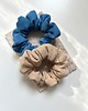 gumki do włosów Zestaw 2 jedwabnych  scrunchies Blue & Beige Silk - średnica 9 cm