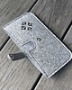 etui na telefon Filcowe etui na telefon z ażurem - zapinane na nap - szare