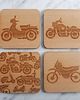 podkładki do kuchni Zestaw 4 drewnianych podkładek pod kubek - motocykle