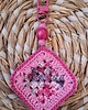 breloki Brelok "Kwadrat Babuni" granny square ciemny róż