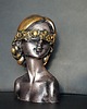 figurki i rzeźby Rzeźba Kobiecy portret kwiaty na oczach wys. 13,8 cm