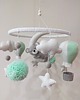 karuzele i girlandy do łóżeczka Karuzela handmade z misiem na księżycu, balonami i miętowymi pomponami