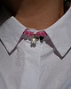 chokery Różowo fioletowy naszyjnik choker z koralików z białym kwiatem