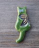 magnesy Ceramiczny magnes kot zielony z kwiatkiem