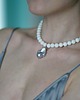 Biżuteria ślubna Choker z onyksa białego i dużej szarej perły barokowej - FULL
