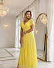 sukienki maxi damskie 562-8 NASTIA Długa sukienka z dekoltem i krótkim rękawkiem - żółta