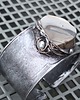 bransoletki wire wrapping Krzemień pasiasty i perła - bransoletka regulowana