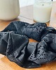 gumki do włosów Czarna scrunchie z koronką 