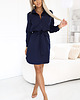 sukienki midi damskie 284-4 CAMILLE Koszulowa sukienka szmizjerka z kieszeniami - granatowa