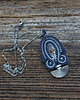wisiory Granatowy  wisiorek soutache z muszlą paua