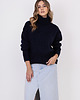 swetry damskie  Klasyczny golf - SWE291 granat MKM