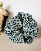 gumki do włosów Gumka Maxi Scrunchie Panterka przygaszony niebieski