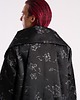 płaszcze damskie Czarny oversizowy płaszcz-kimono w żakardowe kwiaty