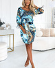 sukienki midi damskie 281-7 SOPHIE Wygodna sukienka z kieszeniami Oversize - NIEBIESKO-ZŁOTE FALE