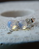 kolczyki wire wrapping 4mm  opalizujące kropki  - sztyfty
