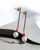 kolczyki z kamieniami Kolczyki FUCHSIA & PEARL collection: perła i agat : długie sztyfty