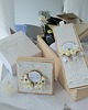 kartki scrapbooking Kartka ślubna z torebką i winem