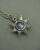 wisiory Mały wisiorek słoneczko niebieski labradoryt wire wrapping słońce