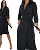 sukienki midi damskie Elegancka czarna   Kopertowa sukienka z różą 34-50