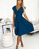 sukienki midi damskie 348-5 SCARLETT - rozkloszowana sukienka z kopertowym dekoltem - MORSKA