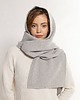 szale damskie Szalik z kapturem Trude z wełny merino w kolorze szarym