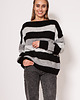 swetry damskie  Oversize'owy sweter w paski - SWE299 szary/czarny/j.szary MKM