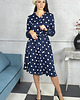 sukienki midi damskie Granatowa szmizjerka z grochy