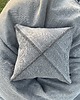 poduszki, poszewki - różne Szara poduszka z dekorem 45x45 cm