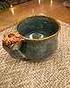 kubki Zielony kubek ceramiczny z kwiatkiem