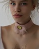 chokery CHOKER różowy ze skóry, skóra naturalna złota broszka futro Glamour