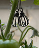 kolczyki wire wrapping klatka ze szklaną kulka