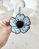 broszki Broszka KWIAT 9 ręcznie haftowana przypinka z koralikami