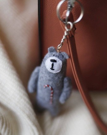 Brelok miś z haftem, Kruszek