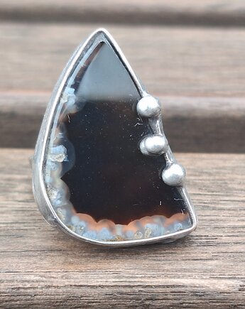 W czerni - pierścionek regulowany, po drugiej stronie lustra