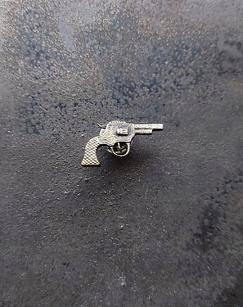 Pin z mosiądzu/ Rewolwer, Skrobot Design