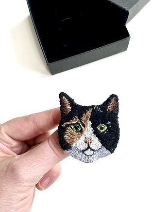 Broszka KOT UNIKAT - haft ręczny, SewNSpray