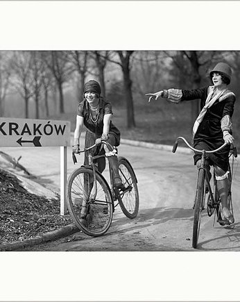 Dziewczyny-na-rowerach-zdjęcie-w-passe-partout, OKAZJE - Prezent na Wesele