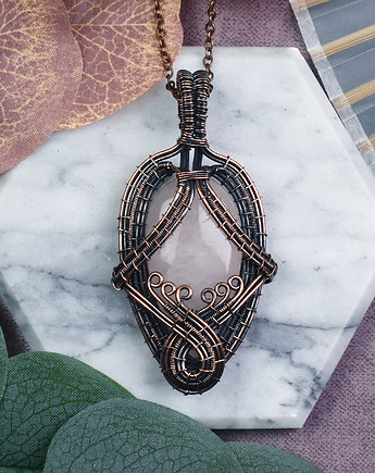 Miedziany wisiorek wire wrapping z różowym kwarcem #533, Spirit Of Copper