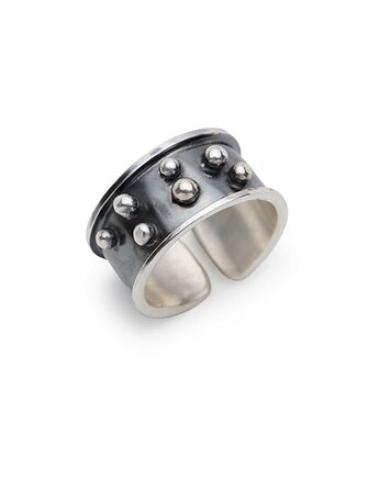 Pierścionek-obrączka, doginany, oksydowany, srebro, szer. 1,0 cm, Ade Art