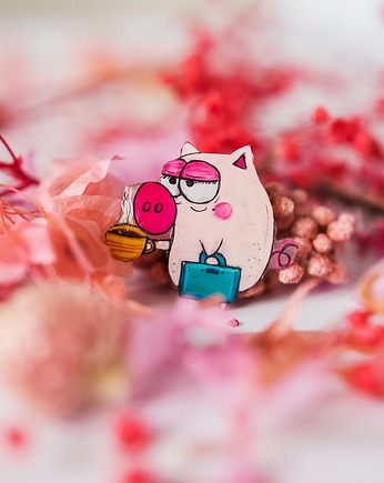 Broszka Świnka korpo Gienia, Pintura