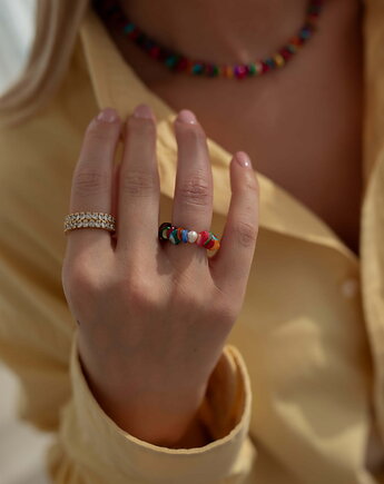 Elastyczny pierścionek z kolorowej masy perłowej i perły słodkowodnej, Paraiso